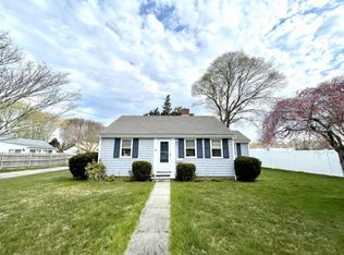34 Robinson Rd, Falmouth, MA 02540