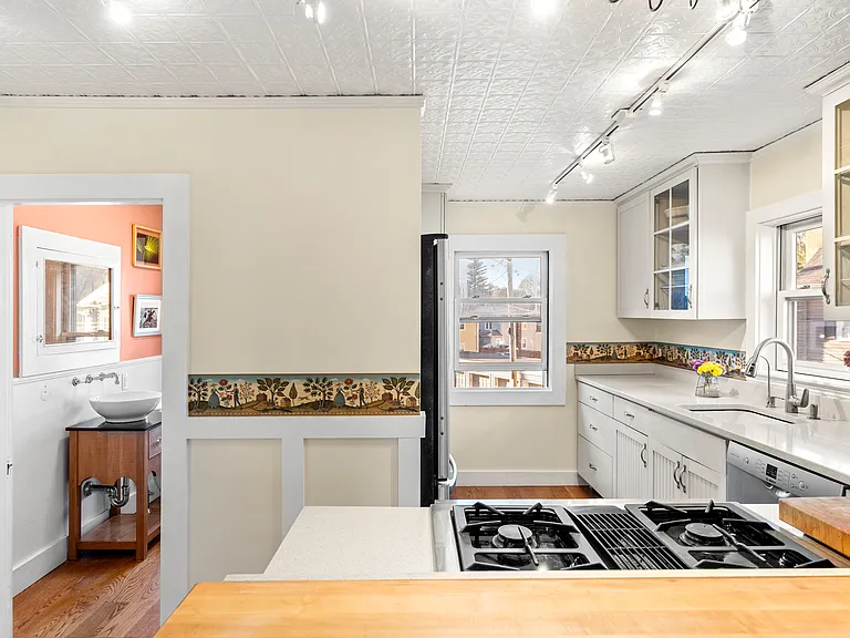 12 Bassett St #12 — Photo 6