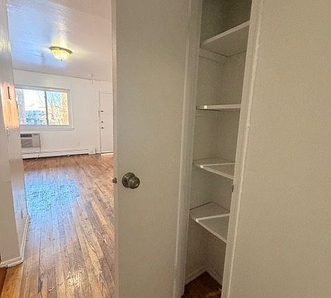 4th image of 810 26th St APT G