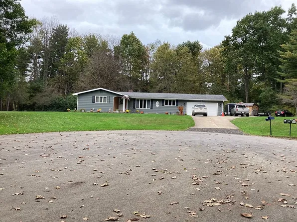 17 Ferncliff Dr, Russell, PA 16345