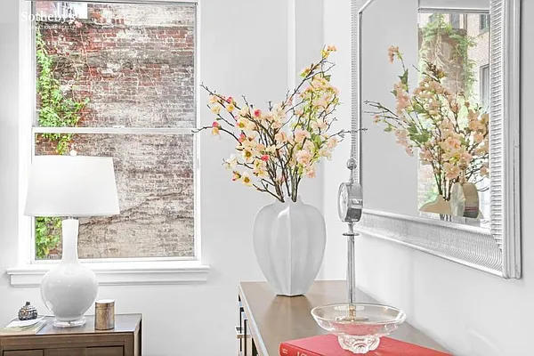 Sold by Sotheby's International Realty | media 6