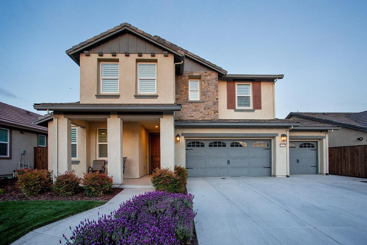 10820 Commodore Ln photo 1