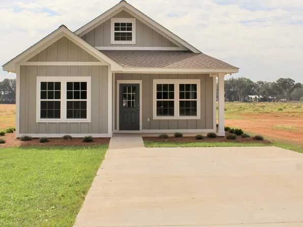 121 Parker Rd, Lucedale, MS 39452