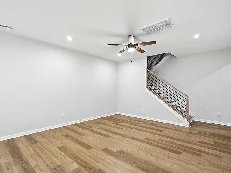 615 Myrick Aly — Photo 11