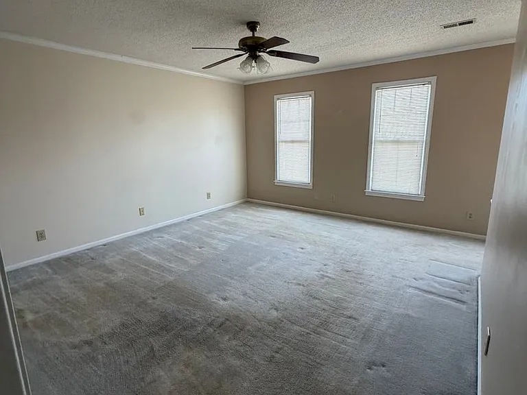 2076 Howlong Ave — Photo 22
