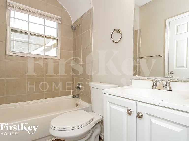1387 Beecher St SW — Photo 10