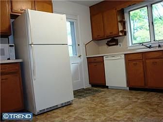 5th image of 38 Yearsley Dr