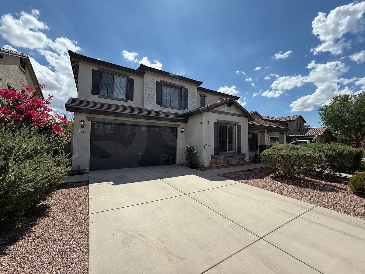 5 bed, 3.5 bath, 3240 sqft, $3,199 — Photo 3