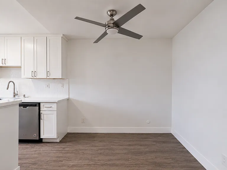 2233 S Ridgeley Dr #303 — Photo 7