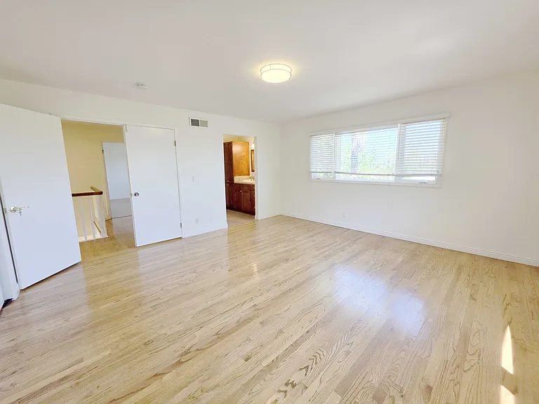 105 Dover Ct — Photo 17