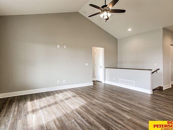 4th image of 3097 Aurora Dr