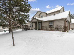 565 Willow Way, Lindenhurst, IL 60046