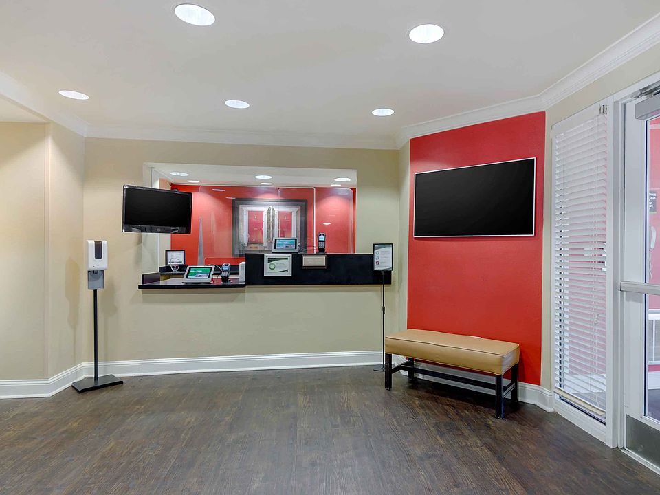 Lobby and Guest Check-in