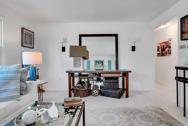 4th image of 292 Menemsha Lane