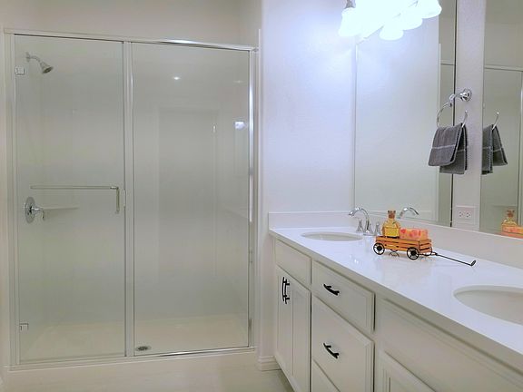 Master Bathroom, 3rd floor