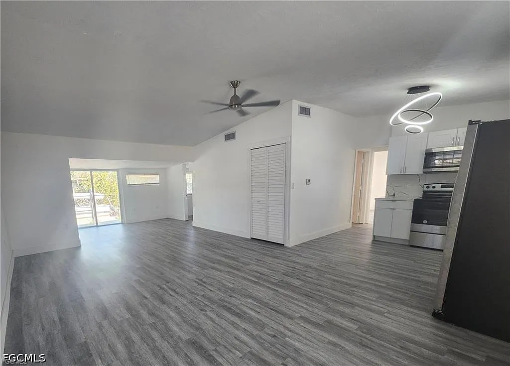 3 bed, 2.0 bath, 1182 sqft, $1,700 — Photo 4