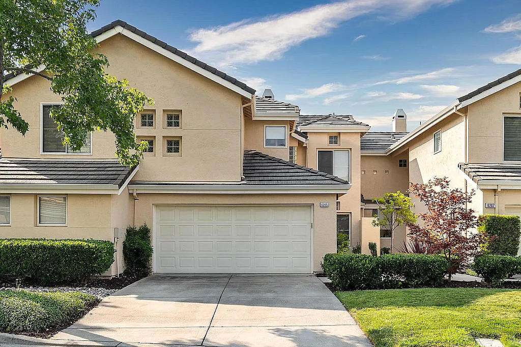 6205 Lakeview Cir photo 1