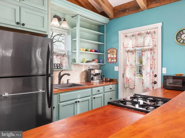 108 W Hisey St, Edinburg, VA 22824