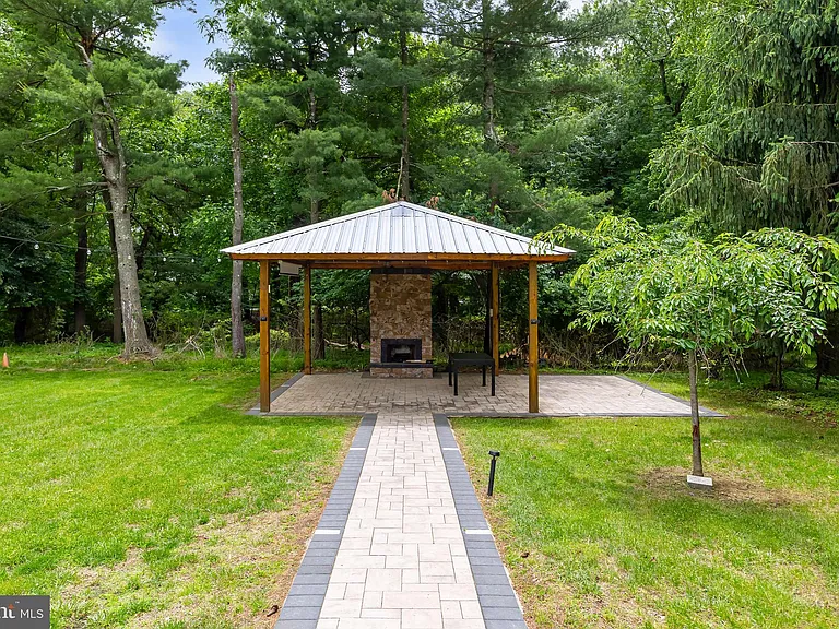 1960 Cardinal Lake Dr — Photo 4