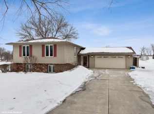 6408 Russell Dr NW, Cedar Rapids, IA 52405