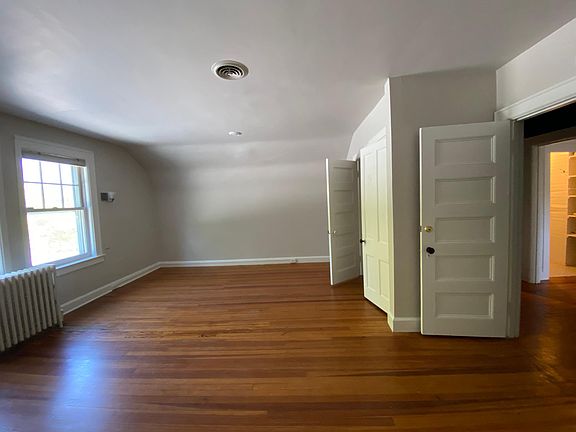 Back Bedroom fits a king size bed