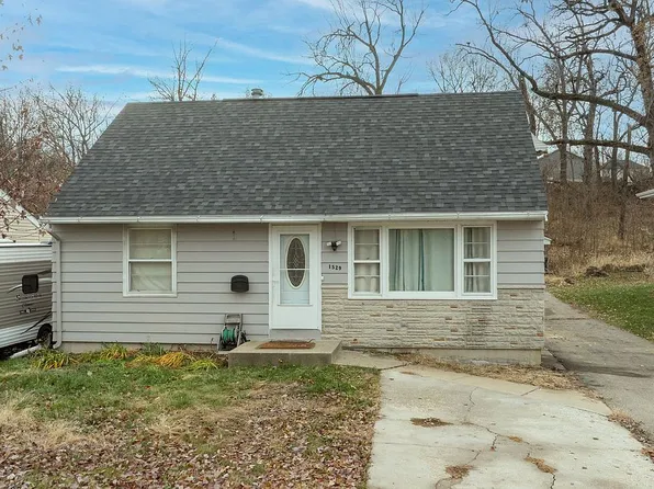 1529 E Ave NW, Cedar Rapids, IA 52405