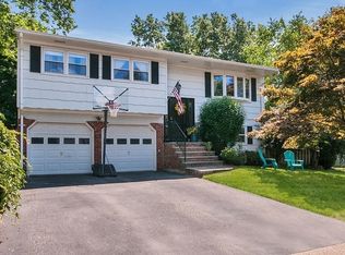 18 Falcon Rd, Flanders, NJ 07836