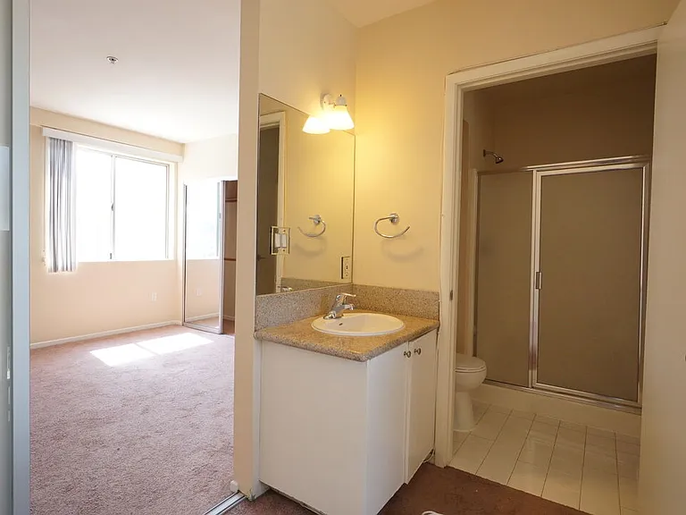 922 W 23rd St #201 — Photo 11
