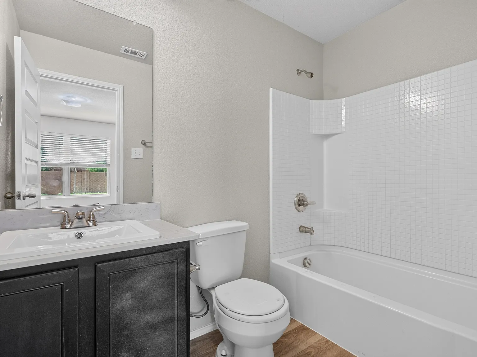 4 bed, 2680 sqft, $2,400 — Photo 4