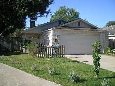 2nd image of 511 Versailles St