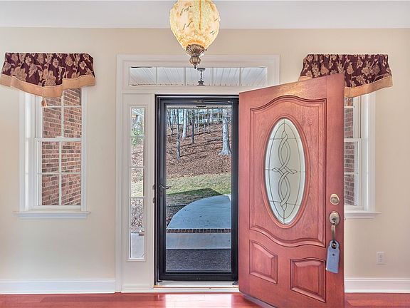 3rd image of 1432 Hunters Trl