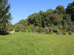 2800 Rowe Rd, Milford, MI 48380