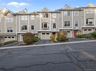 66 Grove St APT B10, Ridgefield, CT 06877