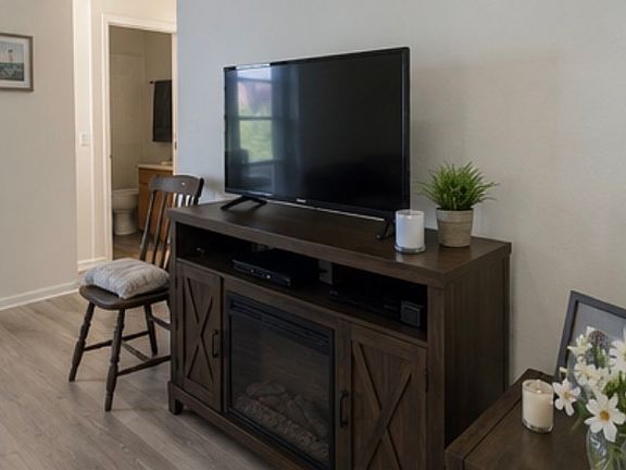 5th image of 542 N Carol Ln #3C