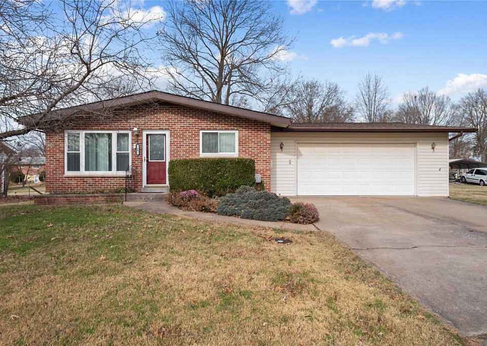 1st image of 15 Marian Dr