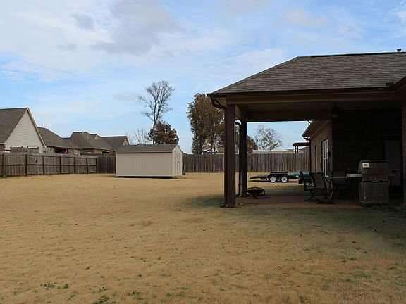 5th image of 180 White Pine Pl