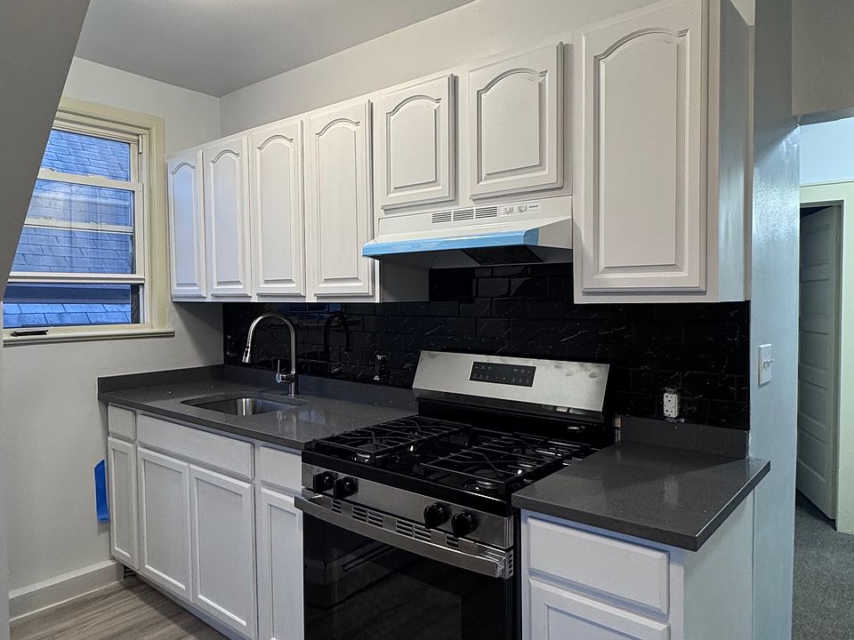 1st image of 133 W 30th St APT 3
