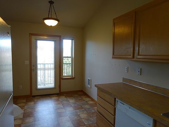 3rd image of 719 11th Ave SE APT 10