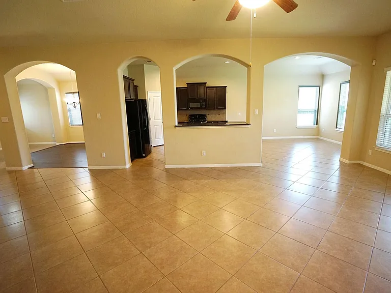1067 Cedar Lake Ct — Photo 6