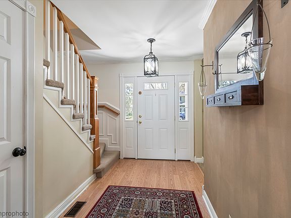3rd image of 901 Crestfield Ave