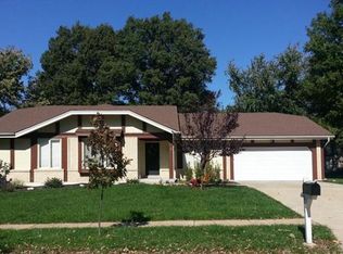 16065 Meadow Oak Dr, Chesterfield, MO 63017