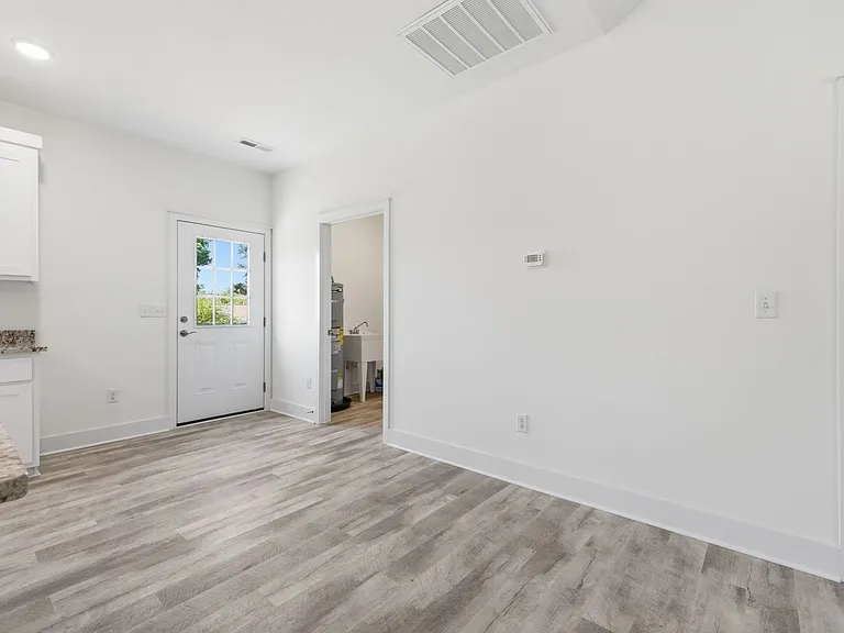 2206 Grant St — Photo 10