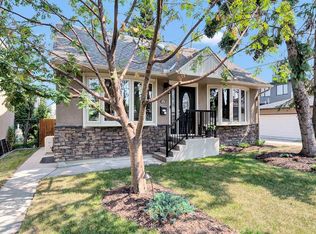 1420 W 32nd St SW, Calgary, AB T3C 1N3