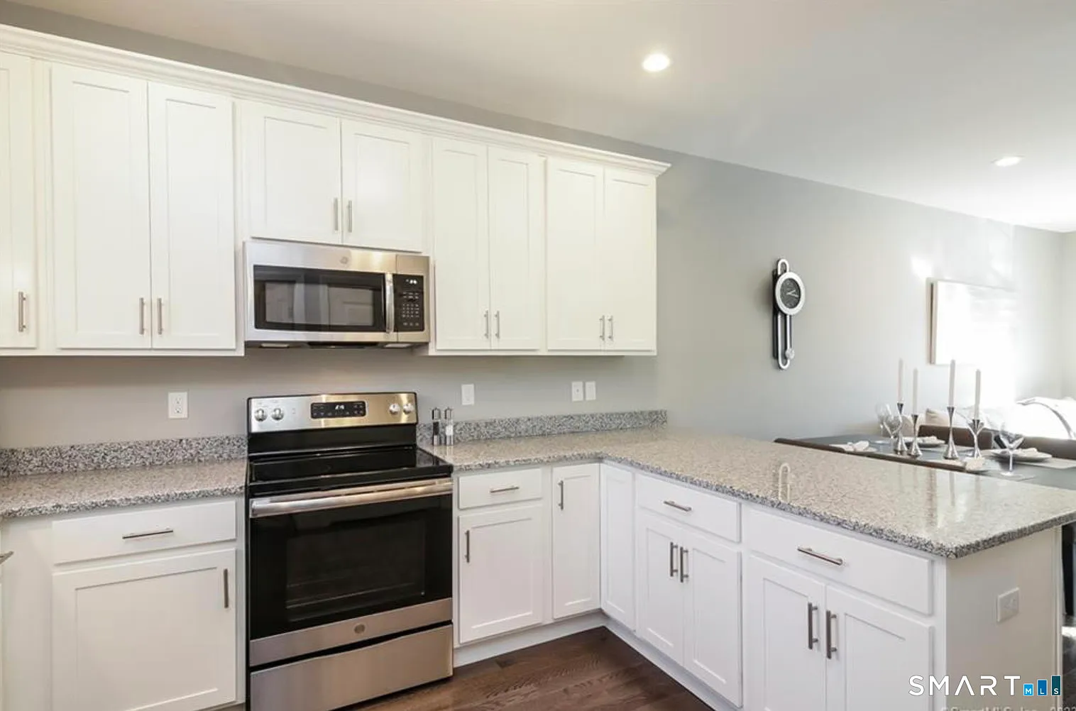 3 bed, 2.0 bath, 1150 sqft, $3,400 — Photo 2