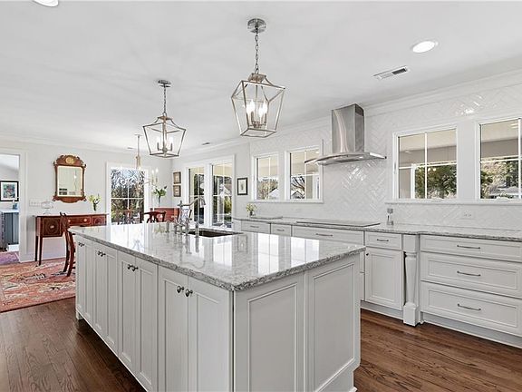 3rd image of 2 Division St