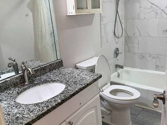 4th image of 6027 103rd St APT 1A