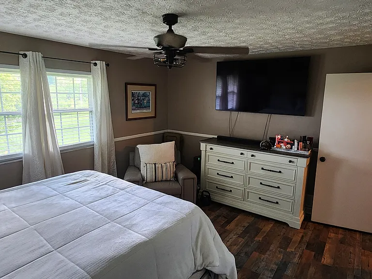 166 Brookview Dr — Photo 9