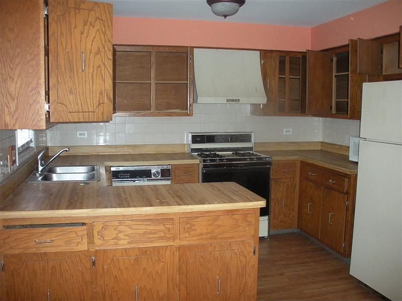 2nd image of 4111 N Mozart St Unit 1E