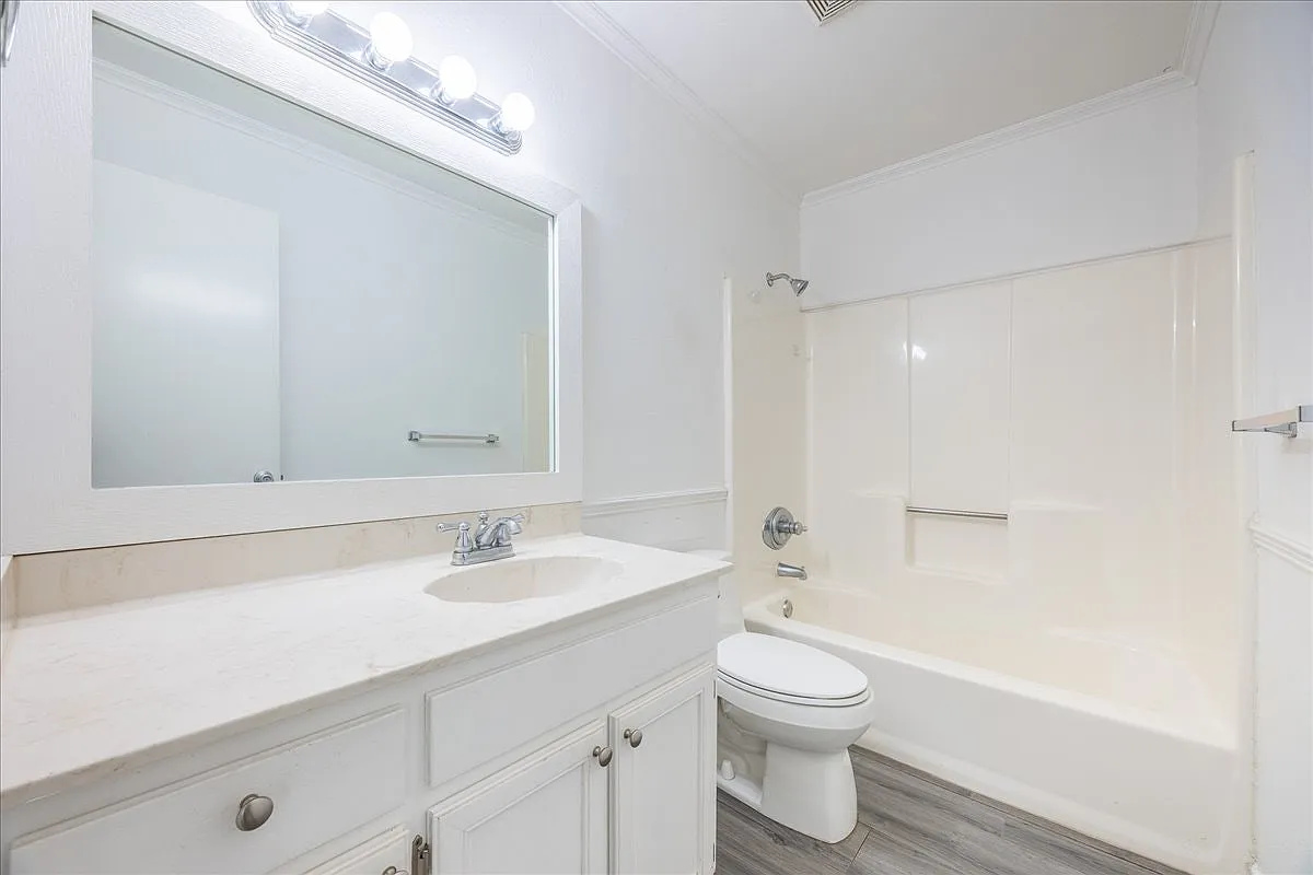 1004 Bull Run Street — Photo 4