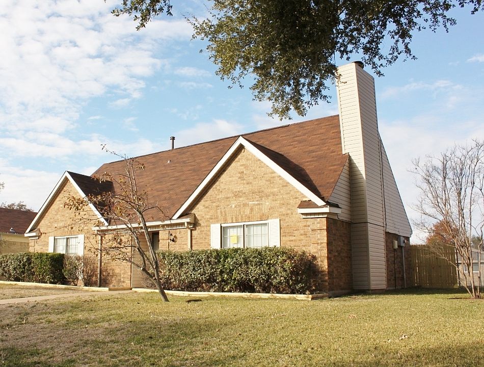 1st image of 1033 Alexandria Ave